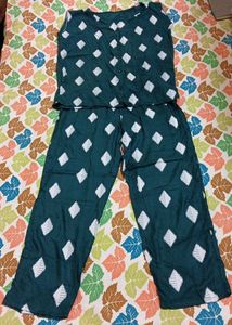 New Comfortable Teal Diamond Print Night Suit Set