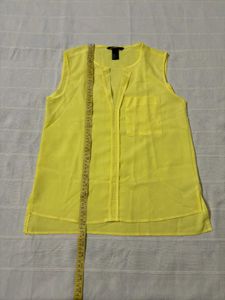 🆕H&amp;M Yellow Collared Button-Up Top