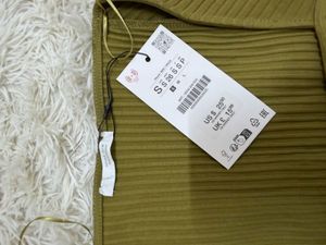 Ribbed Knit Sweetheart Neck Top