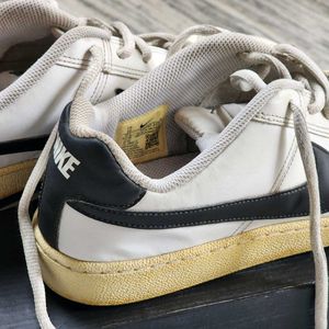 Nike Court Royale Sneakers