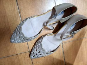 Women Sandal N Beelies