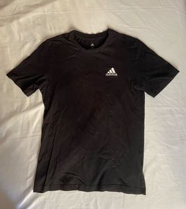 Adidas Black T-Shirt 🖤