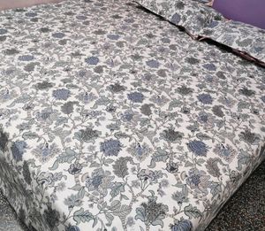 Beautiful Flowers Print 🌹 Double Bed Bedsheet