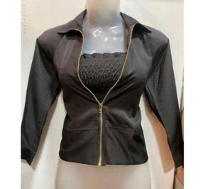 Crop top blackName: Crop top blackFabric: PolycottonSleeve Length: Long SleevesPattern: SolidSizes:M
