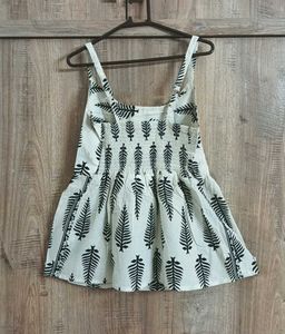 SPAGHETTI STRAP TOP