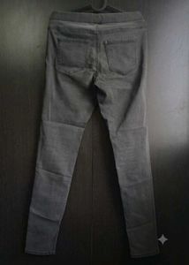 🎀🌼H&amp;M_ Ash Grey Skinny Jeggings🌼🎀