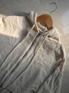 Cream Knit Zip-Up Hoodie (free size)