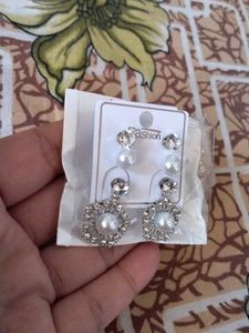 Sparkling Pearl Flower Earrings Set