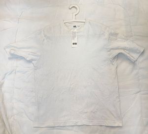 UNIQLO Classic White Crew Neck T-Shirt