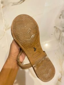 Stylish Flat Sandals with Gold Accent
