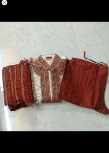 Men's Embroidered Kurta with Shawl.