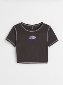 H&amp;M charcoal cropped top👾