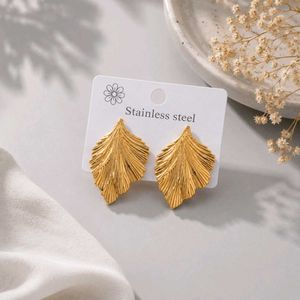 Elegant Gold Leaf Earrings