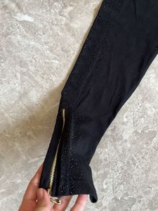 Chic Black Leggings with Zipper Detail