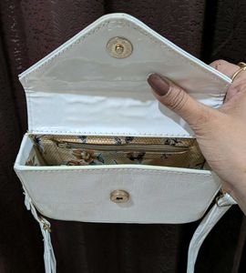 Chic White Textured Crossbody Bag