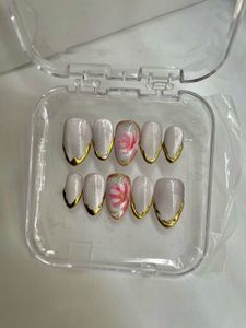Elegant Floral Press-On Nails