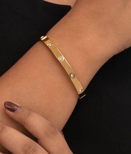 Anti tarnish elegant gold plated bracelet