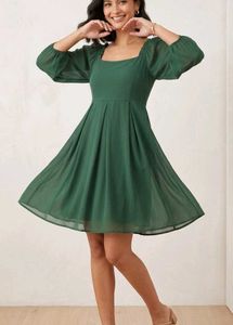 Chic Green Square Neck Dress