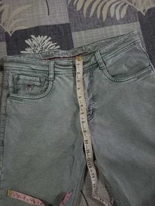 Men's Grey Washed Jeans..
