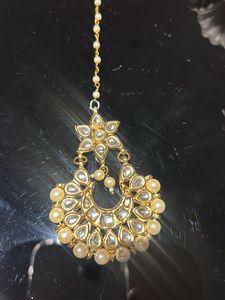 Elegant Maang Tikka with Pearls