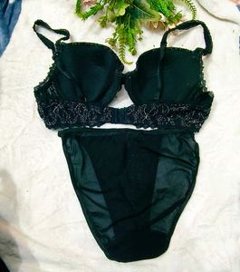 Black Lace Bust Intimates Bra with brief