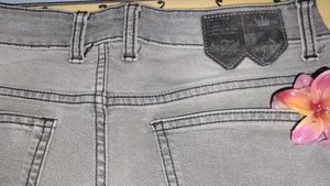 🎀 Grey Wash Denim Jeans 🎀