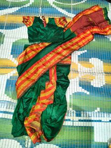 Beautiful Green &amp; Gold Saree for Girls