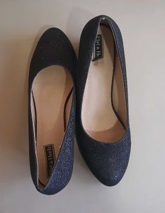 Flat n Heels Black Pumps