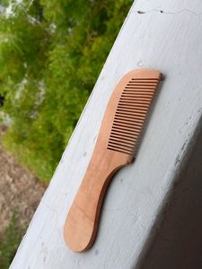 Wooden Comb With Comfortable Handspace
