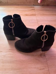 Chic Black Platform Ankle Boots