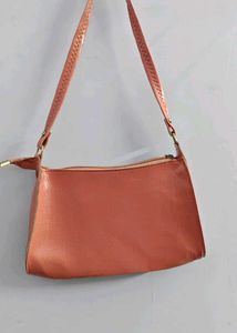Chic Croc-Embossed Shoulder Bag