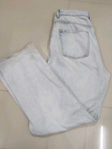 Light Wash Ripped Jeans
