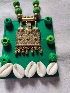 Boho Green Shell Necklace &amp; Earrings Set