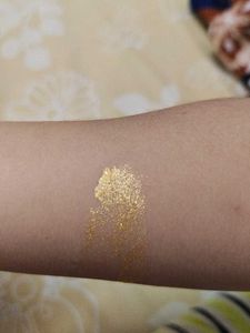 HUDA beauty gold illuminator+highliter