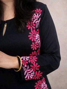 🌸 Glow in Threads – Chikankari, Reimagined Kurta
