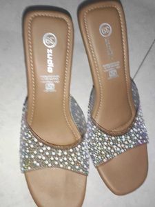 Zudio Embellished Flats