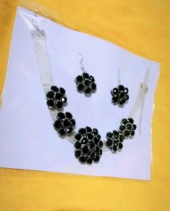 Stylish Black Silver Necklace Set...⚫
