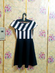 🇳🇿💫🎀Chic Striped &amp; Black Fit and Flare Dress
