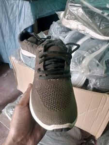 NEW NO USED SPORTS SHOES FOR MEN AND WOMEN.