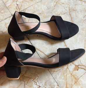 Chic Black Block Heel Sandals