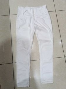 White High-Waisted Jeans