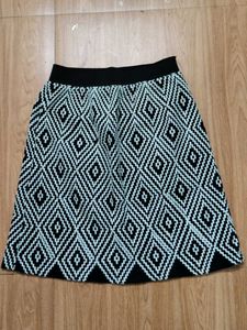 Monochromatic Diamond Pattern Skirt