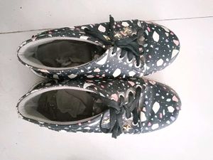 Unique Terrazzo Print Casual Sneakers