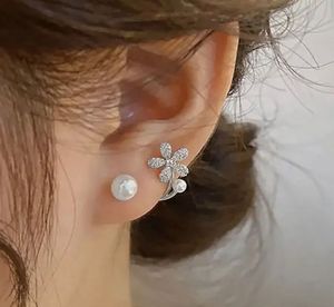 Elegant Flower &amp; Pearl Stud Earrings