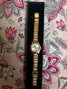 Elegant Gold Tone Wristwatch