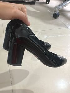 Chic Black Patent Heels