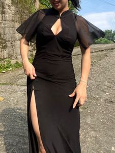 Elegant Black Evening Gown with High Slit