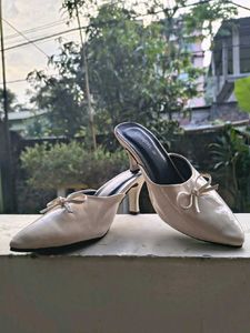 Chic Bow Detail Cream Mules