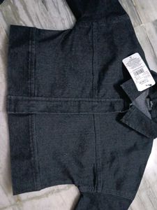 FREE DEL - cropped Denim Jacket - new with ta