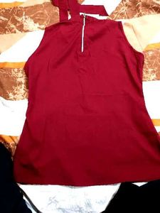 Chic Sleeveless Maroon Blouse